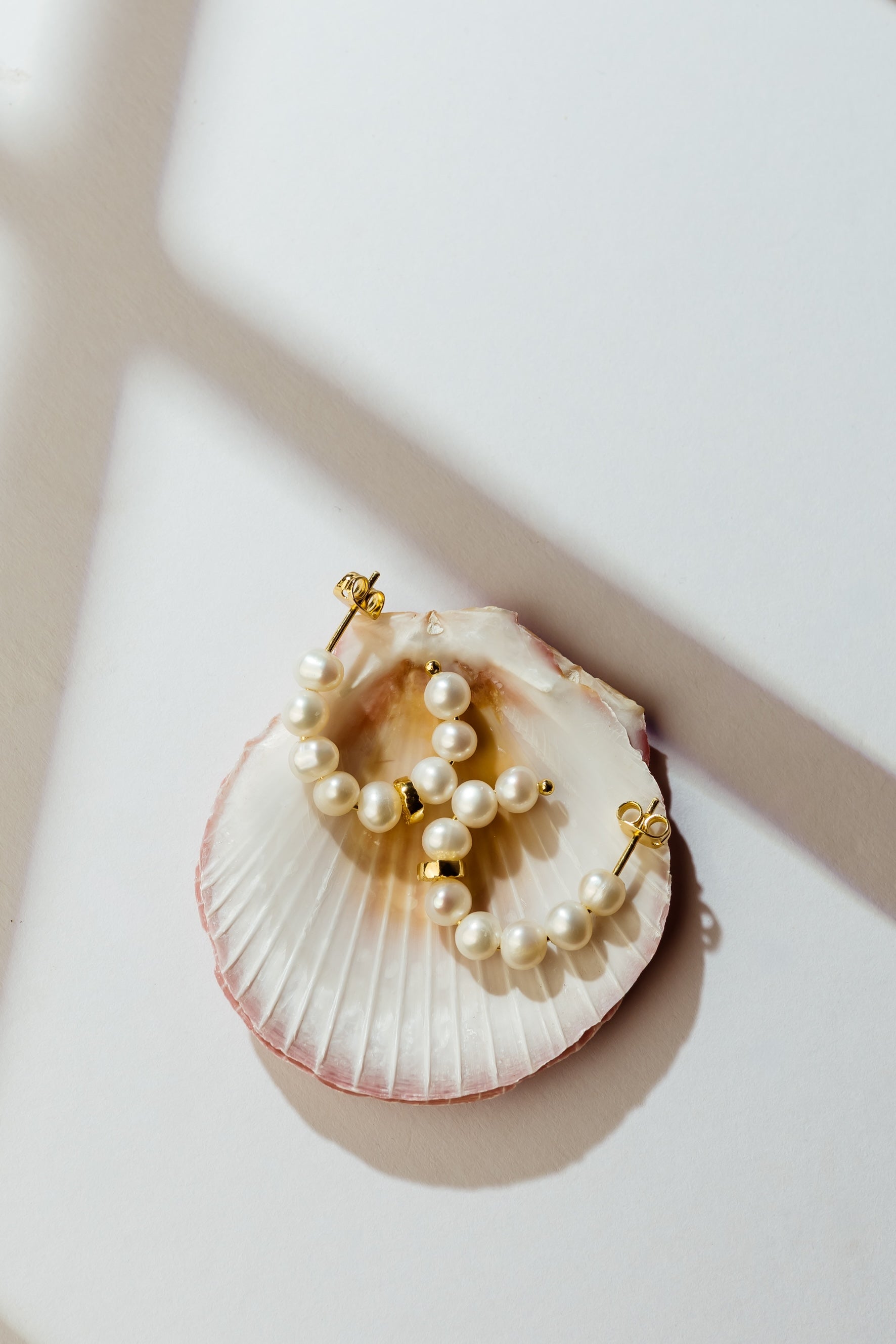 Heirloom Arch Pearl Earrings